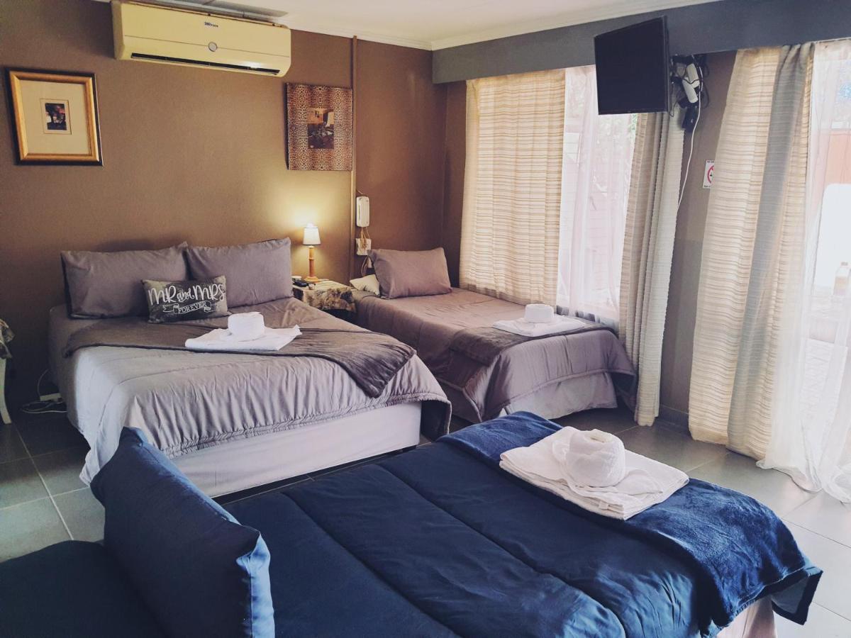 Ay Jay'S Guesthouse Bloemfontein Ngoại thất bức ảnh