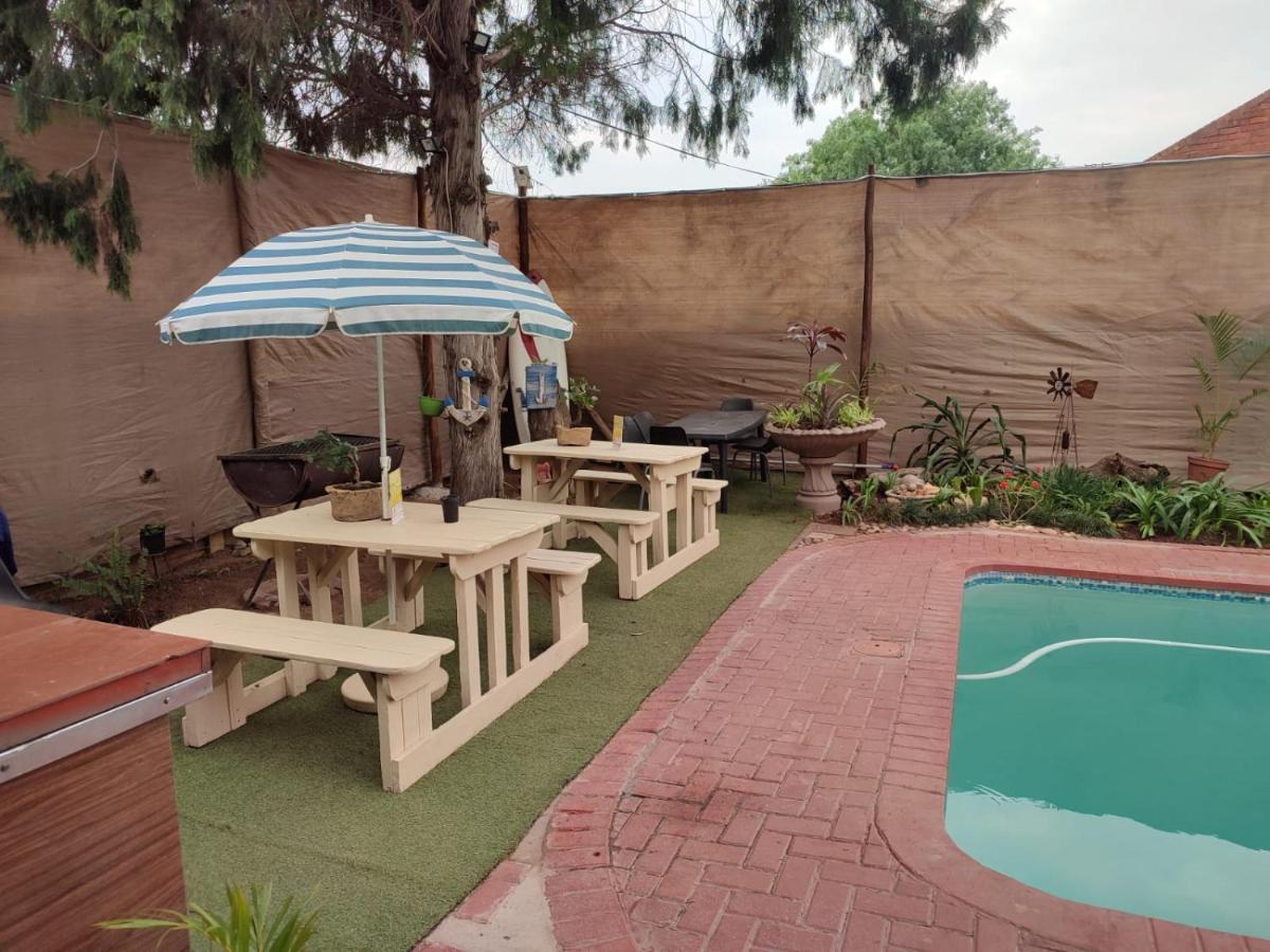 Ay Jay'S Guesthouse Bloemfontein Ngoại thất bức ảnh