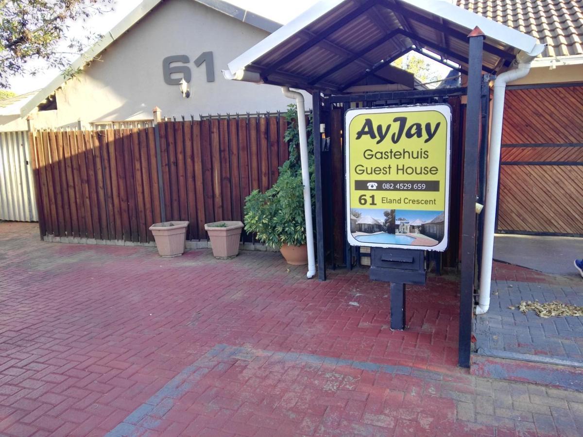 Ay Jay'S Guesthouse Bloemfontein Ngoại thất bức ảnh